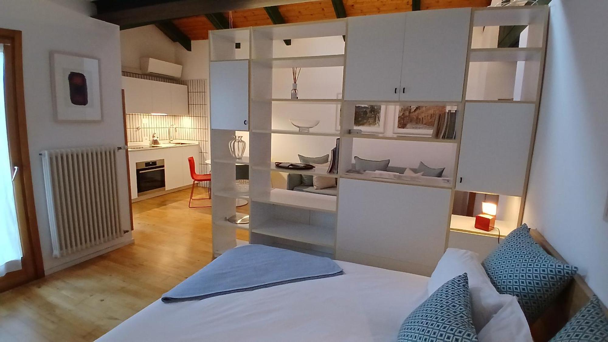 Italian Design Small Attic — Foto 3